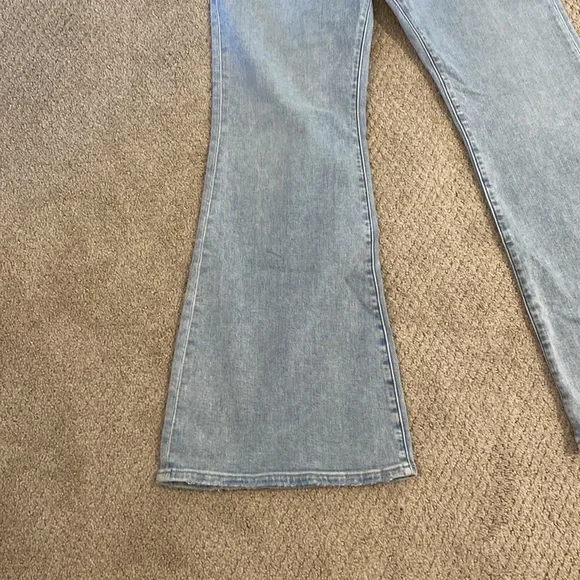 Abercrombie Ultra High Rise Flare Jean - Picture 2 of 4